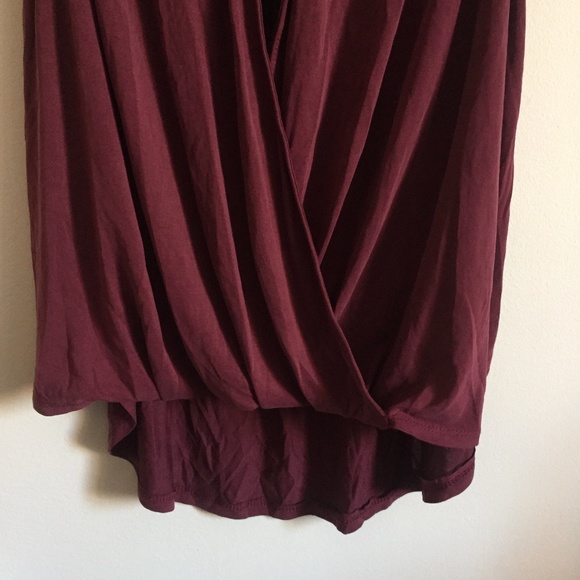 FRANCESCA'S Maroon Criss Cross Drape Tank Top - Picture 3 of 9